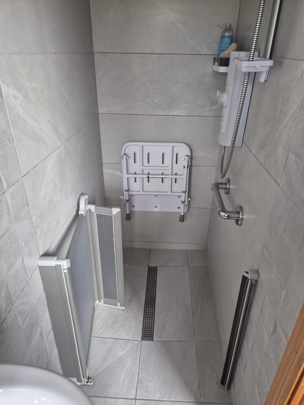 ASJ work · Level-access shower